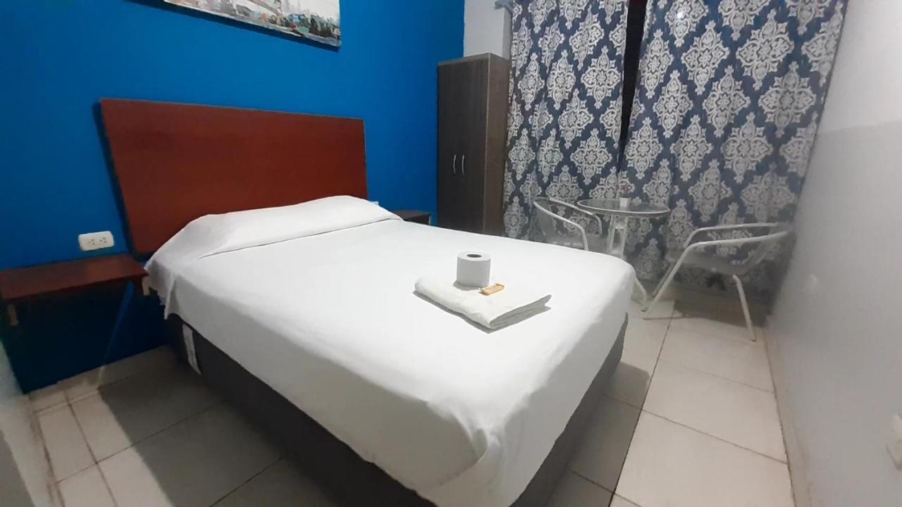Aypa Hostal Трухильо Экстерьер фото